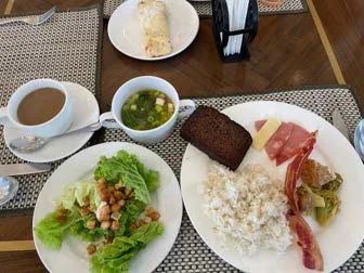 食事の盛り付け例