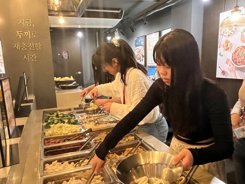 食事の提供風景