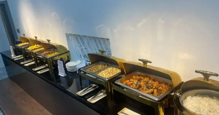 TALK Academy Clark 食事ビュッフェの一例
