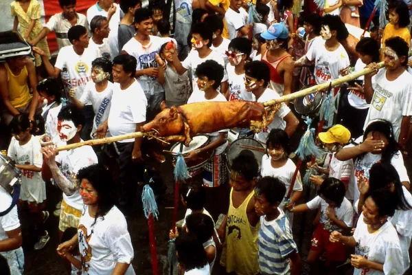 フィリピン フィエスタ(お祭)|レチョンパレード/パラダ・ナン・レチョン(Lechon Parade